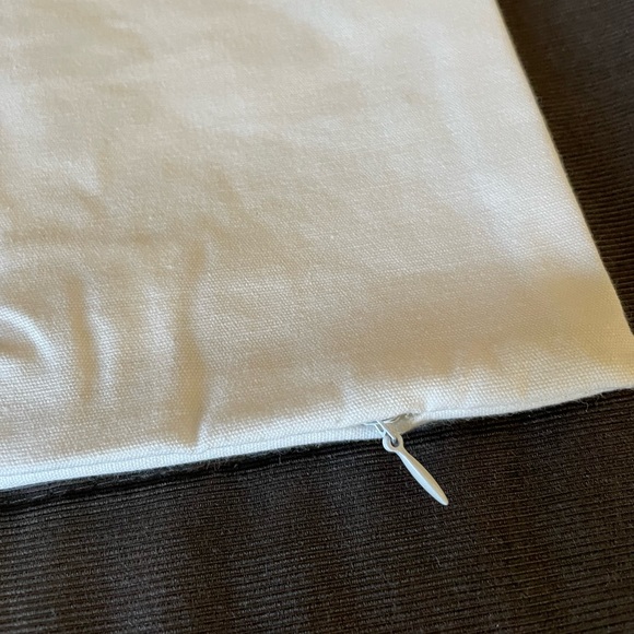 Decorative embroidered pillow case - Picture 5 of 7